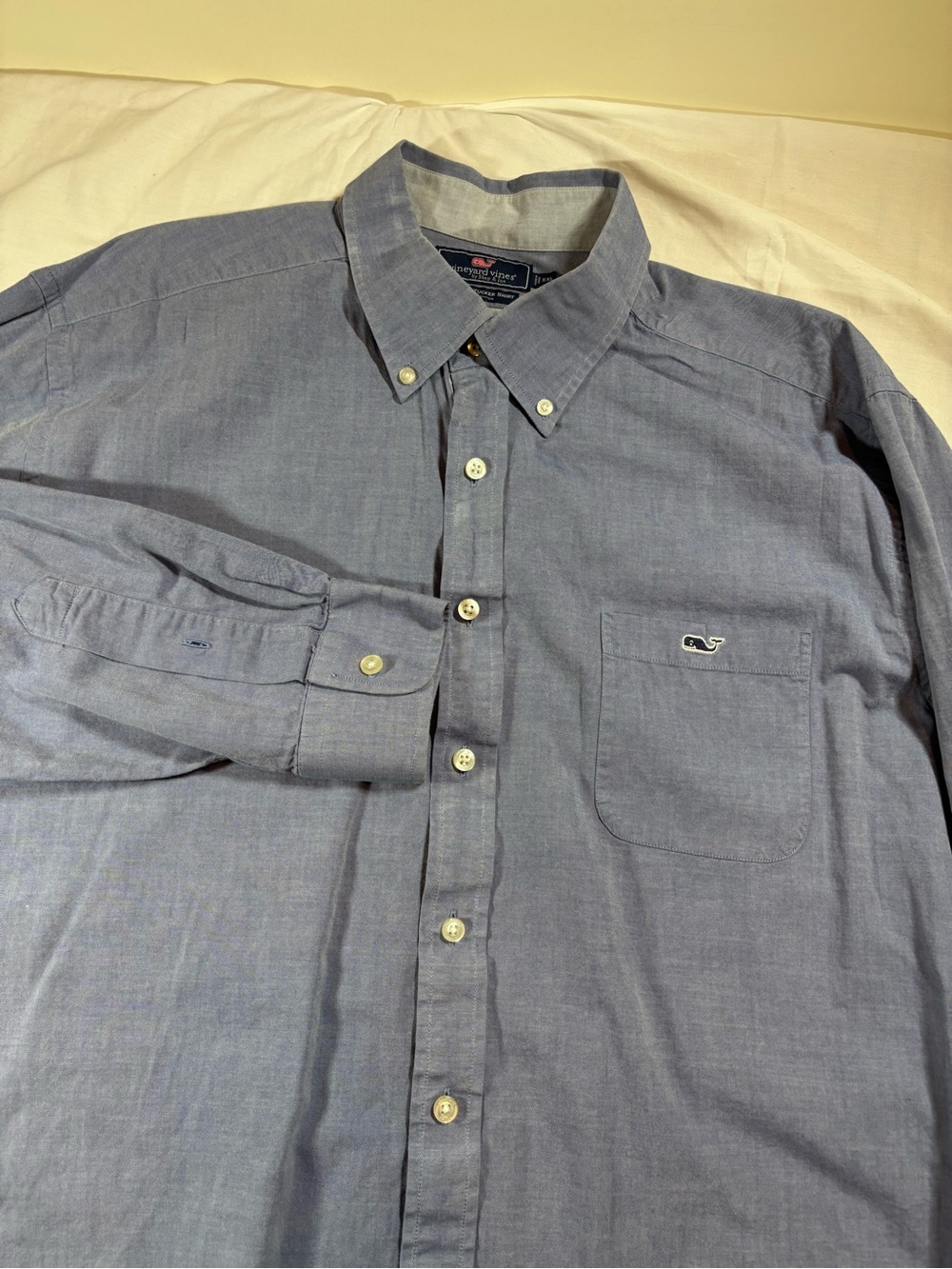 Vineyard Vines Men's Button-Down Shirt in Chambray Blue